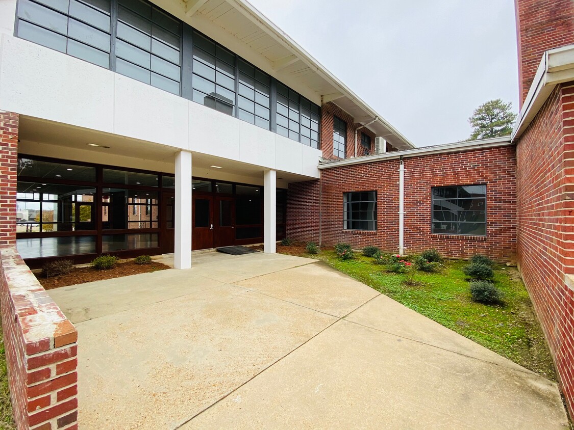 Back View - 1815 Military Rd