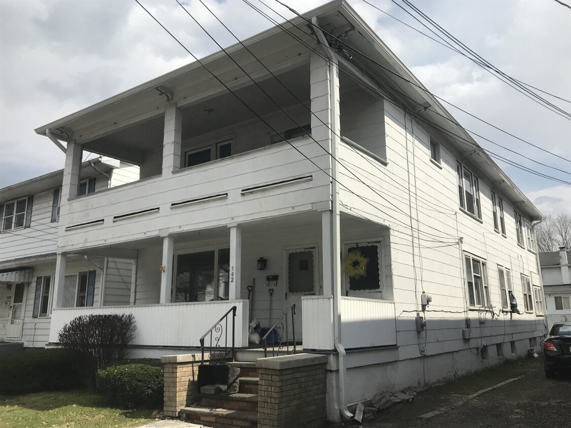 102 3rd Ave Unit First Floor, Kingston, PA 18704 Room for Rent in