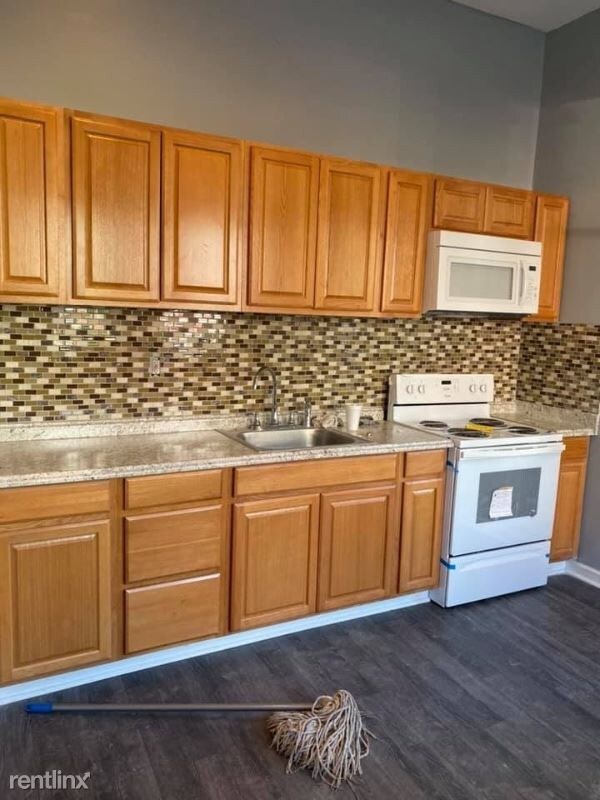 Foto del edificio - 3 br, 1.5 bath Townhome - 5001 Reno St