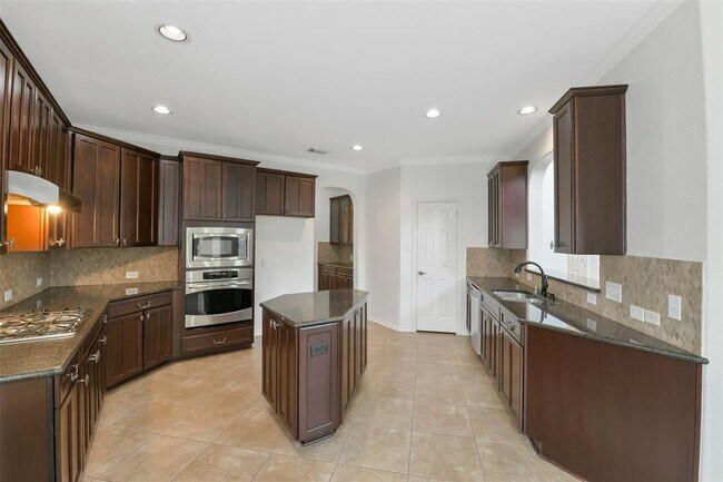 Building Photo - 20419 Windrose Bend Dr