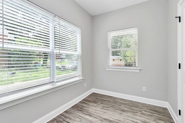 Building Photo - 915 Yellowstone Dr