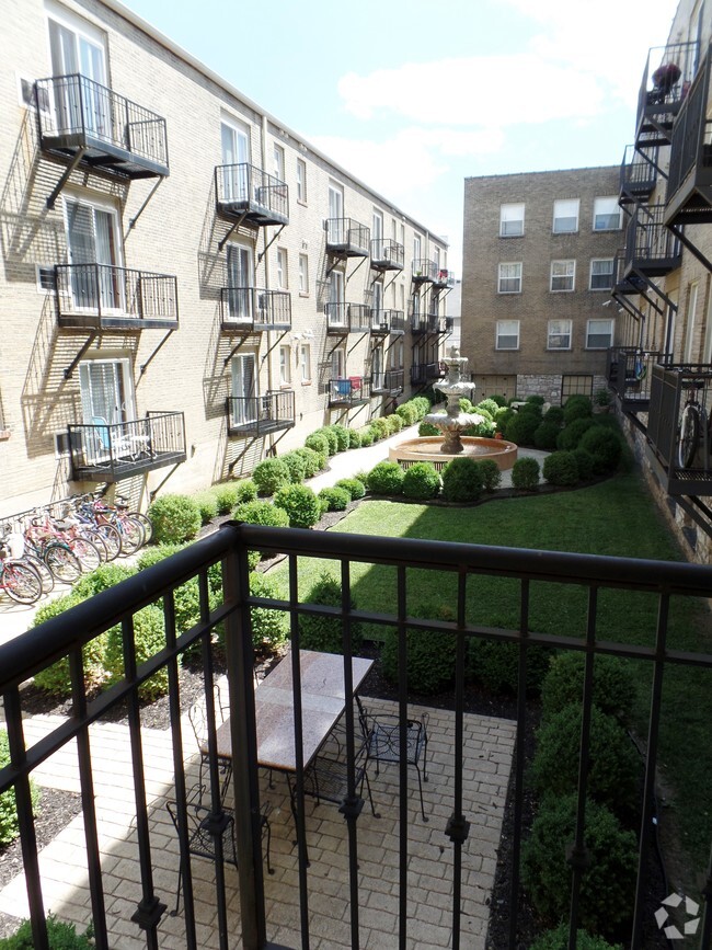 Courtyard - Gallery Central West End