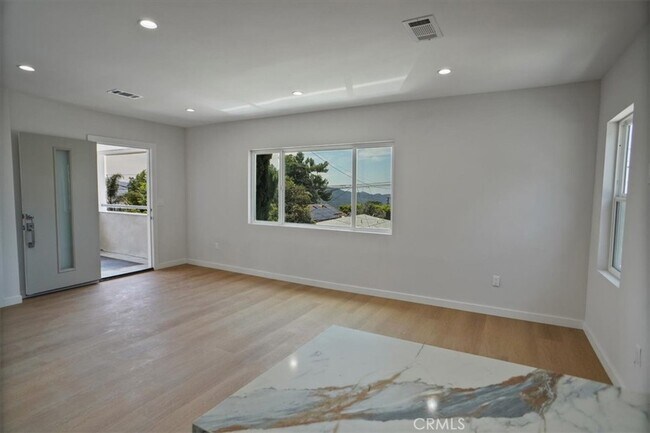 Building Photo - 10324 Silverton Ave