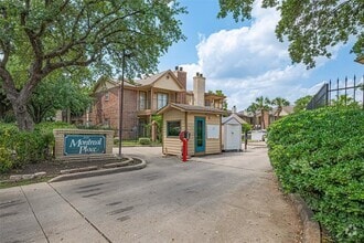Building Photo - 2121 Hepburn St