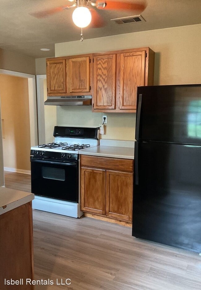 Foto del edificio - 3 br, 1 bath House - 505 Center Street