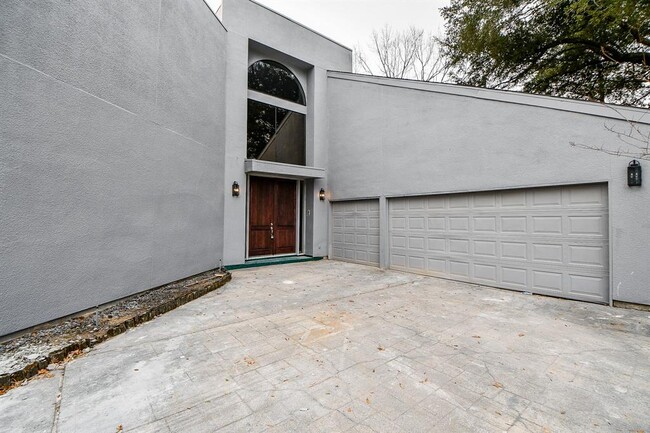 Building Photo - 8115 Fondren Lake Dr
