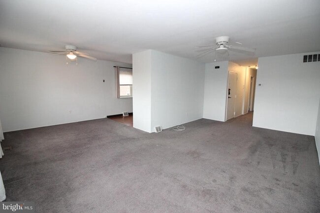 Building Photo - 7915 Fairfield St