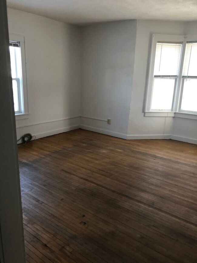 Foto del edificio - 477 3rd Ave NE