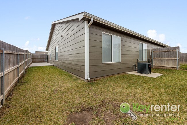 Foto del edificio - E 69th Ct N Duplex