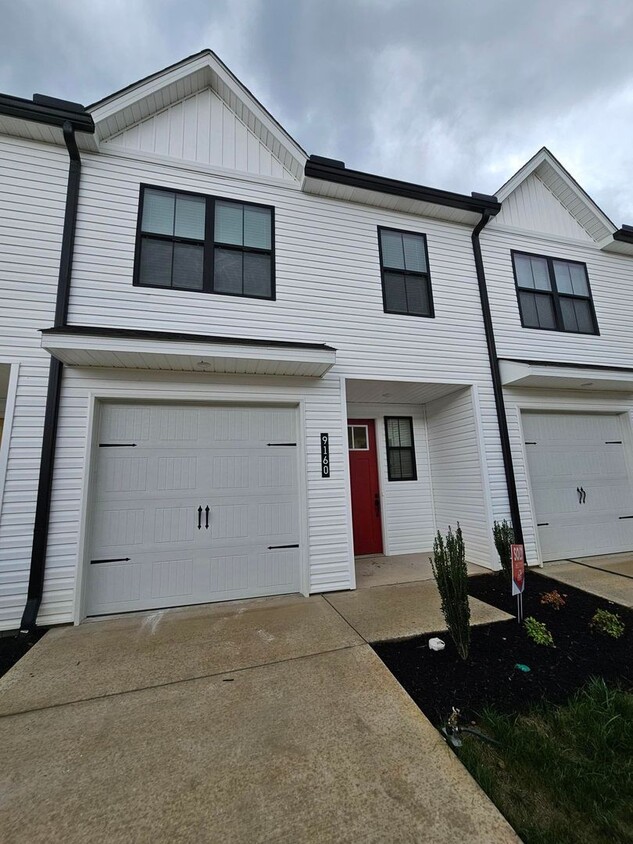 Primary Photo - 3bd Lily at Chapman Trace + !!!Summer Move...