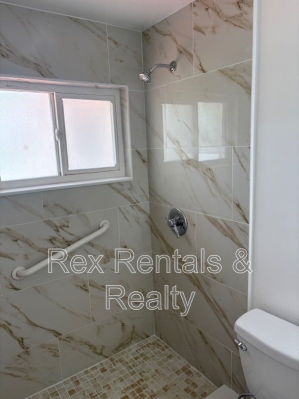 Foto del edificio - 4420 96th Ave N