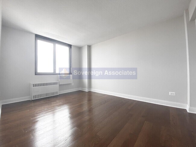 Building Photo - 3333 Broadway