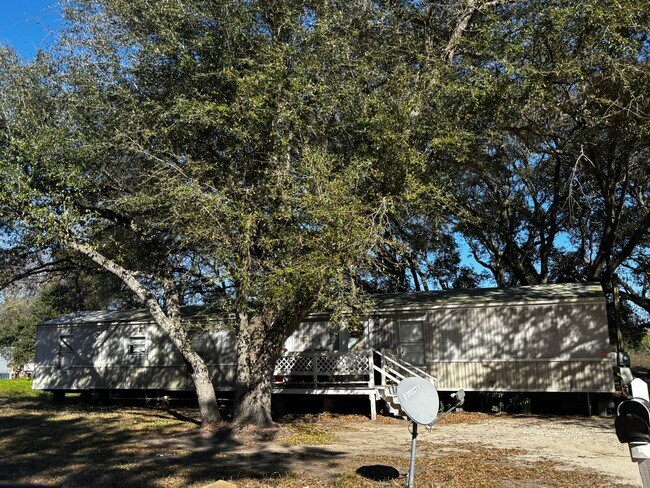 Building Photo - 3 bed 2 bath manufactures home available now
