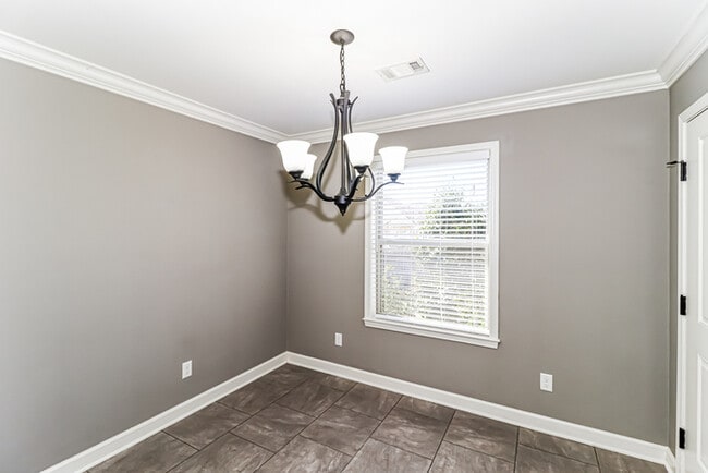 Building Photo - 303 Stonecreek Dr