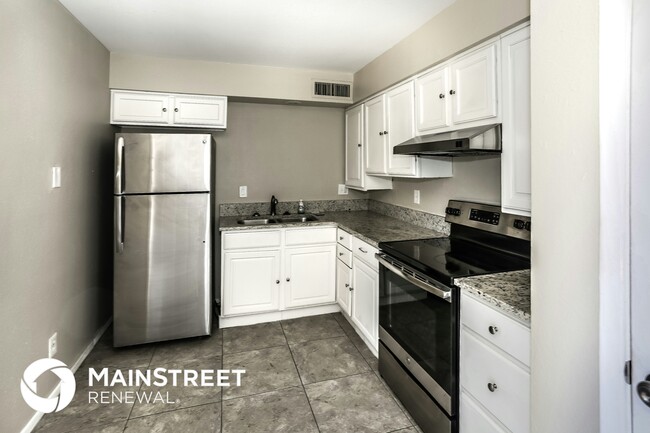 Building Photo - 8209 S 24th Way