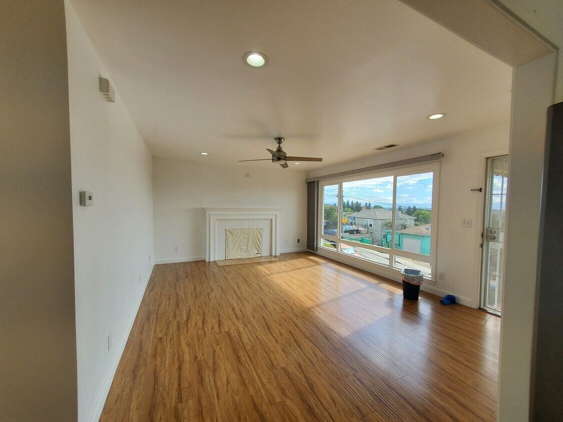 3 Bed 2 Bath with Great Views in San Leand... - 3 Bed 2 Bath with Great Views in San Leand...