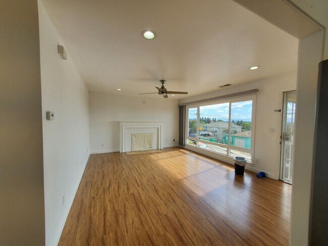 3 Bed 2 Bath with Great Views in San Leand... - 3 Bed 2 Bath with Great Views in San Leand... House