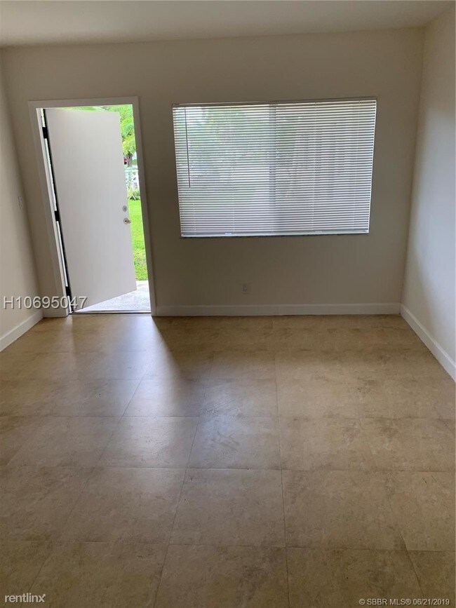 Foto del edificio - 1 br, 1 bath Condo - Brizza at Hollywood