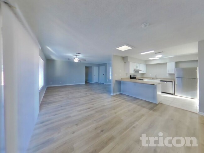 Foto del edificio - 823 W Juanita Cir