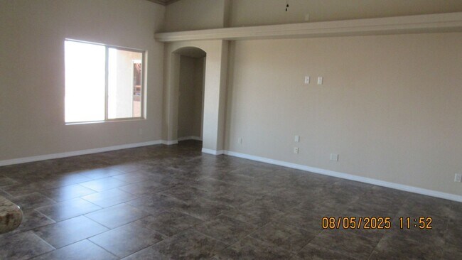Foto del edificio - 3 bedroom 2 bathroom 2 car garage + 60FT R...
