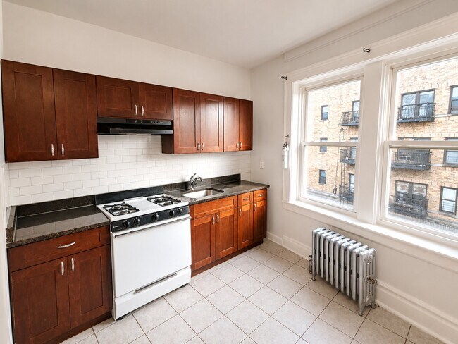 Foto del edificio - 653 Summer Ave