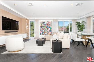 Building Photo - 460 N Palm Dr