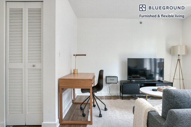 Foto del edificio - 400 8th St NW
