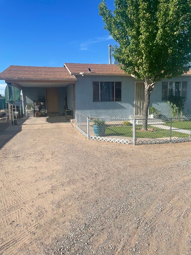 Foto del edificio - 1325 Tapia Blvd SW