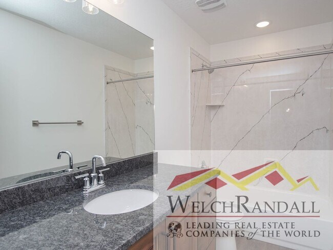 Foto del edificio - Spacious 3 Bed 2.5 Bath Townhome in West H...