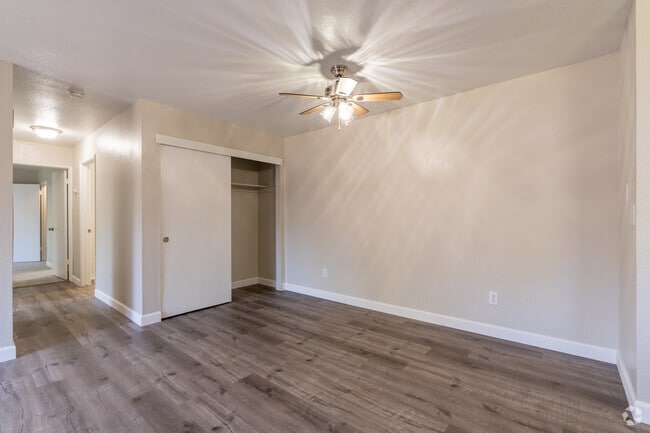 2BR, 2BA - 910SF - Dining Room - Hastings Ranch