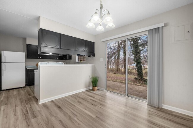 Building Photo - 802 British Wood Dr SW