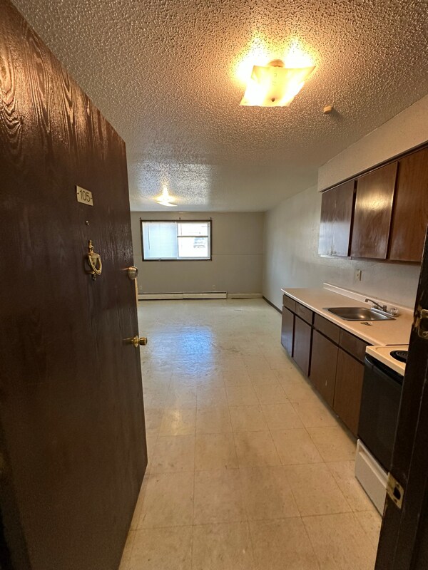 Foto principal - 320 Oak Ave N