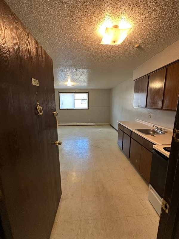 Primary Photo - 320 Oak Ave N