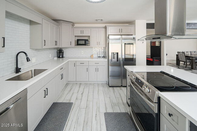 Building Photo - 3314 E Cypress St