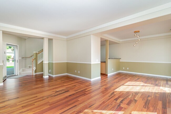 Foto del edificio - Town house available in desirable woodinville