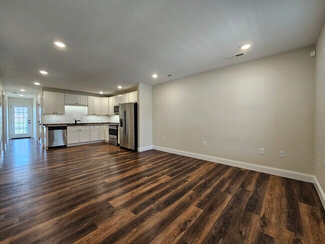 Sala de estar y cocina - 519 Hendrickson St