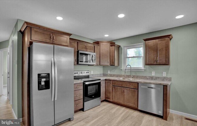 Foto del edificio - 40 Elaine Dr