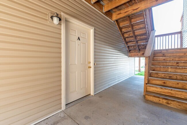 Building Photo - LE - 150 Scholars C