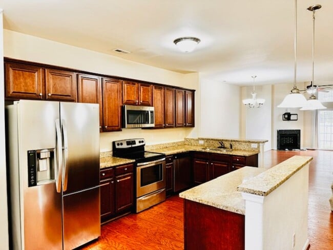 Building Photo - Inviting and spacious 4-bedroom, 2-bathroo...