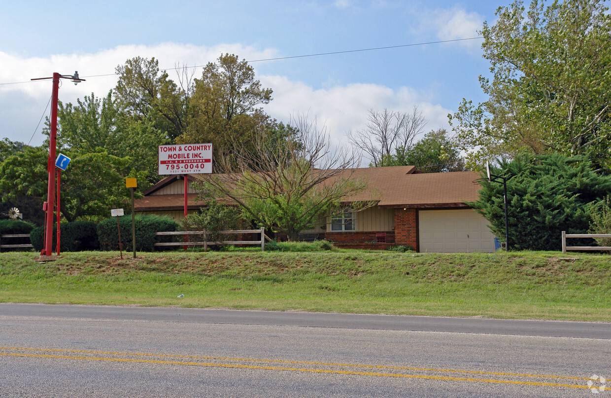 Primary Photo - Town & Country Mobile Home Park