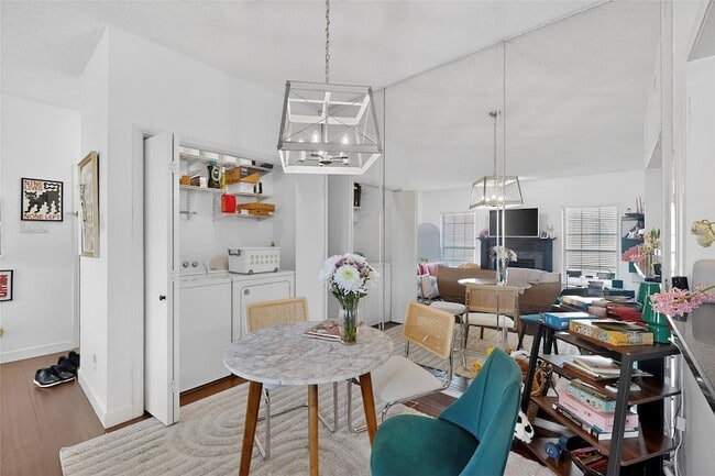 Foto del edificio - 5859 Frankford Rd