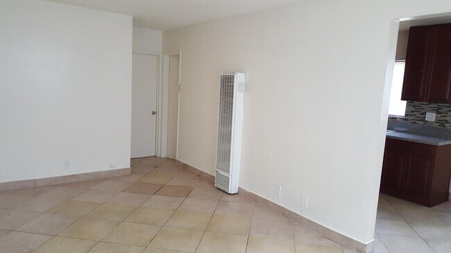 Foto del edificio - 9300 S Western Ave