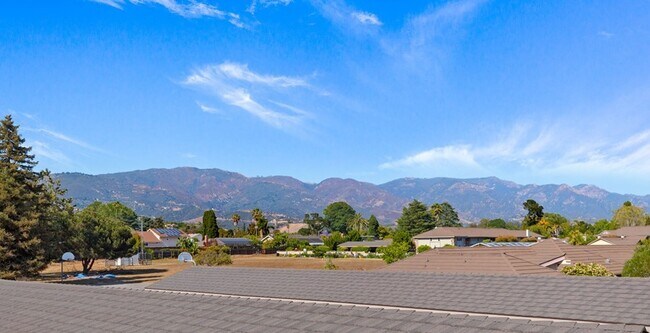 Building Photo - Desirable Encina Royale