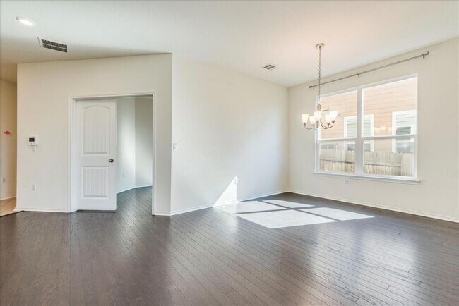 Foto del edificio - 815 Sandhill Branch Dr