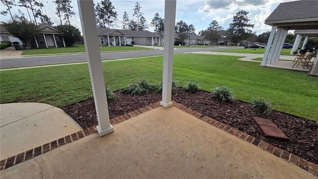 Building Photo - 33101 Stables Dr