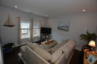 Building Photo - 125 Pleasant St