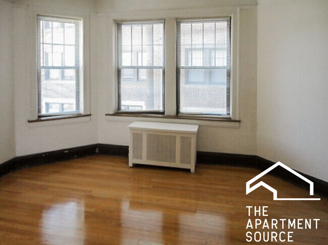 Building Photo - 2617 W Berwyn Ave