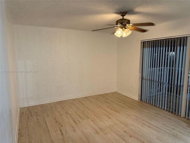 Foto del edificio - 7711 SW 56th St