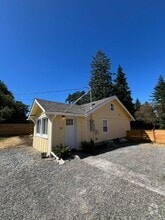 Building Photo - 9510 Farwest Dr SW