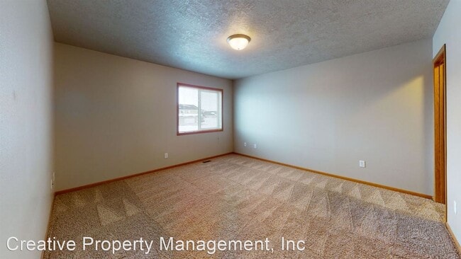 Building Photo - 2 br, 1.5 bath House - 1648 - 35th Ave SE